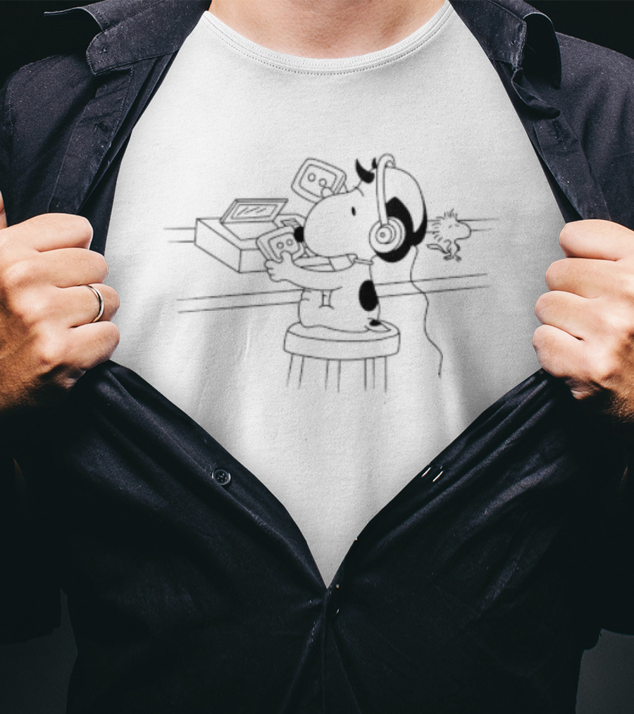 Snoopy And Woodstock Headphones Music Listening Scene T-Shirt