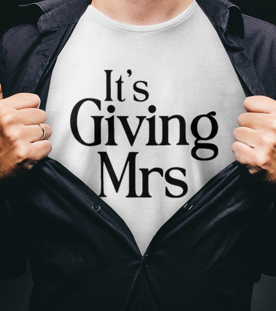 NaomiSky15 It's Giving Mrs T-Shirt