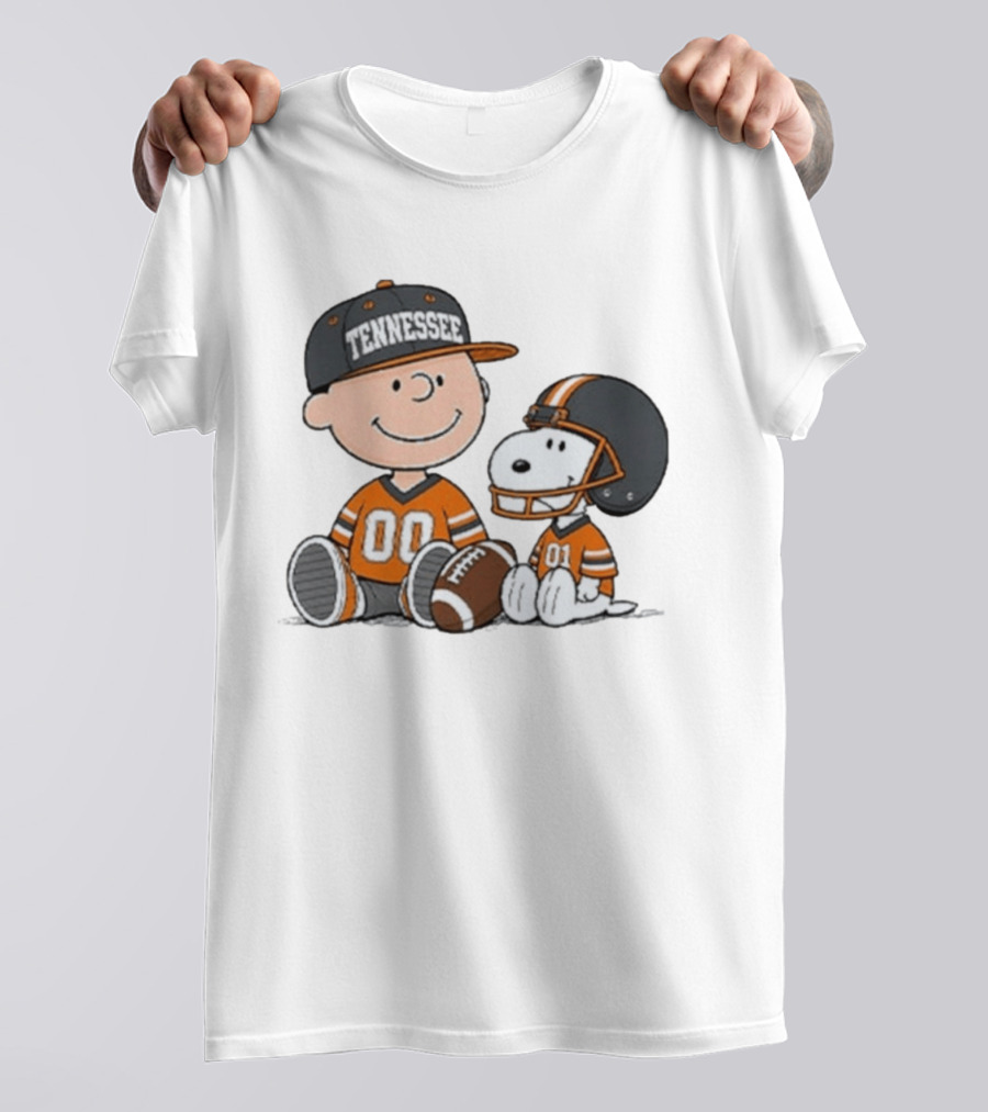 Tennessee Football Charlie Brown Snoopy Peanuts 00 01 T-Shirt
