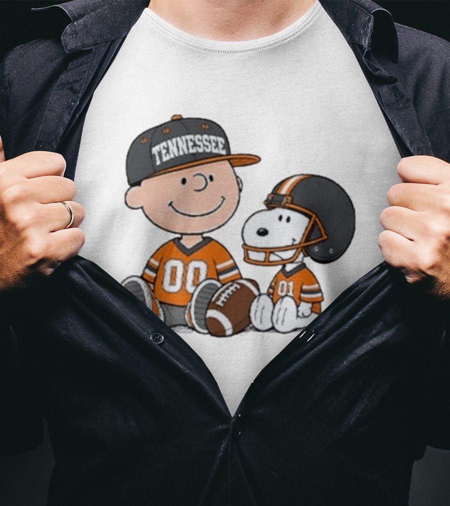 Tennessee Football Charlie Brown Snoopy Peanuts 00 01 T-Shirt