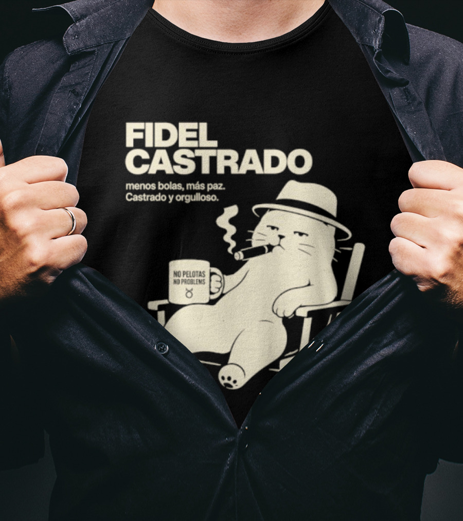 Fidel Castrado Menos Bolas Mas Paz Cat Con Silla Sombrero Cigarro T-Shirt