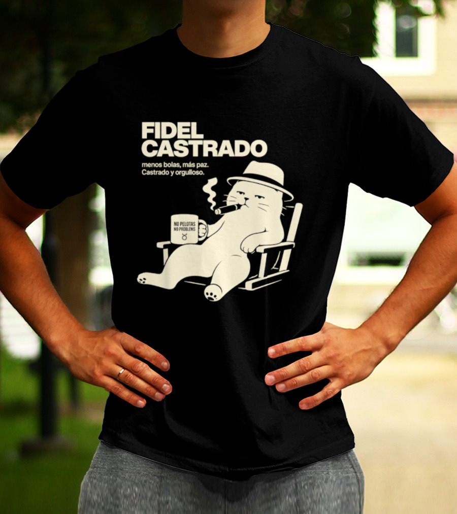 Fidel Castrado Menos Bolas Mas Paz Cat Con Silla Sombrero Cigarro T-Shirt
