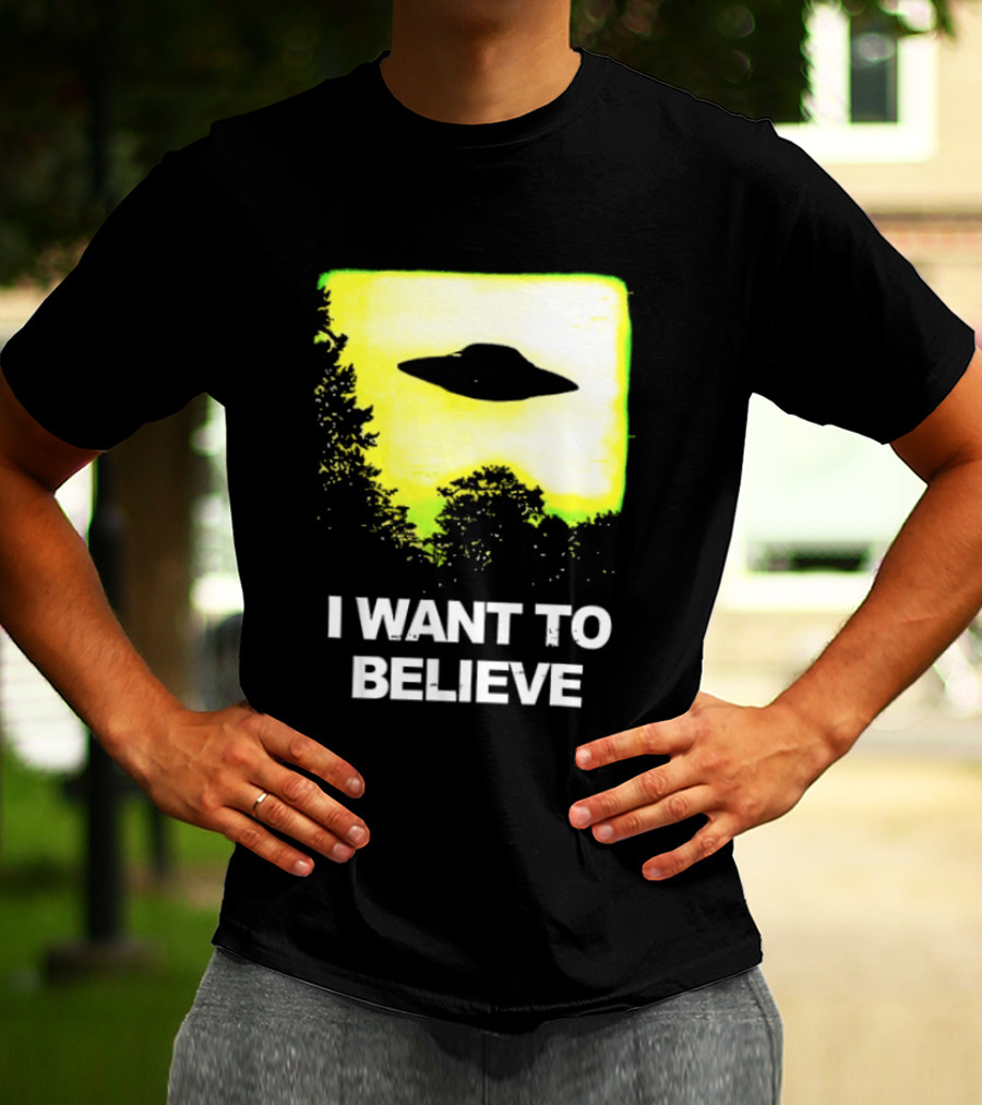 Alien I Want To Believe UFO Silhouette Paranormal Activity The Truth Is Out There T-Shirt