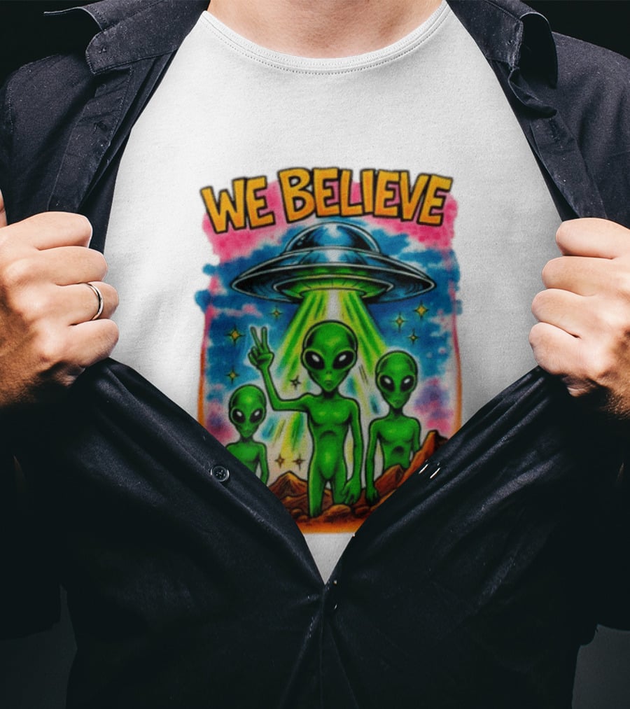 We Believe Aliens UFO Extraterrestrial Peaceful Green Aliens Stars Cosmic Scene T-Shirt