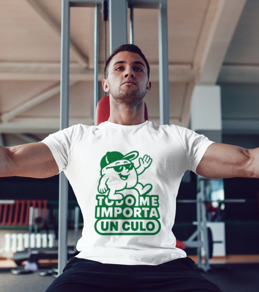 Todo Me Importa Un Culo Caracter Con Gafas Y Gorra Verde T-Shirt