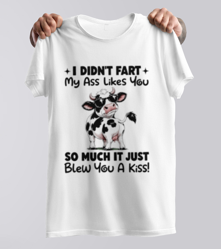 I Didn't Fart My Ass Likes You So Much It Just Blew You A Kiss Cow Cartoon Humorous T-Shirt