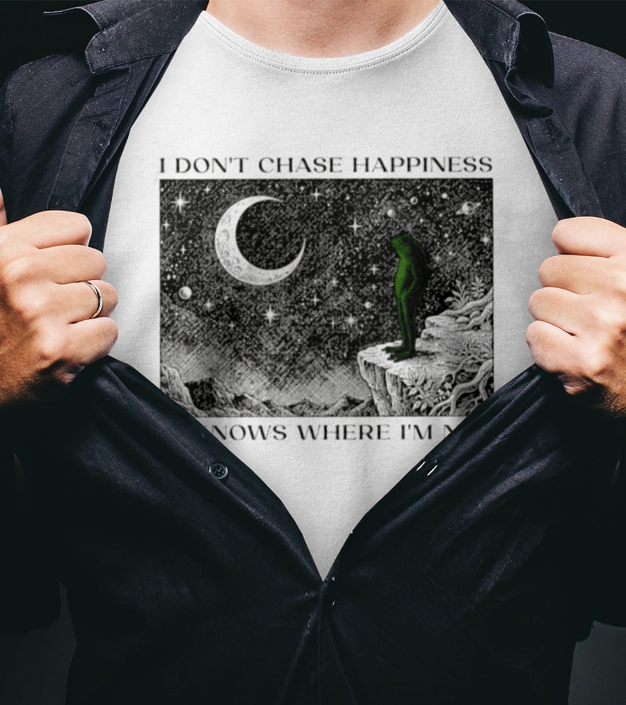 I Don't Chase Happiness It Knows Where I'm Not Frog Moonlit Starry Night T-Shirt