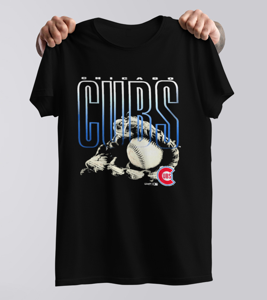 Chicago Cubs Fly Ball Baseball Team Logo Sports Fan T-Shirt