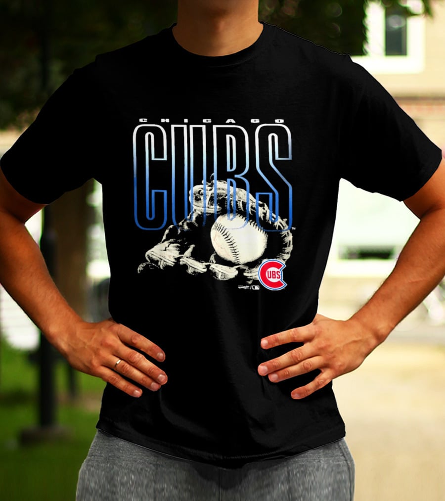Chicago Cubs Fly Ball Baseball Team Logo Sports Fan T-Shirt
