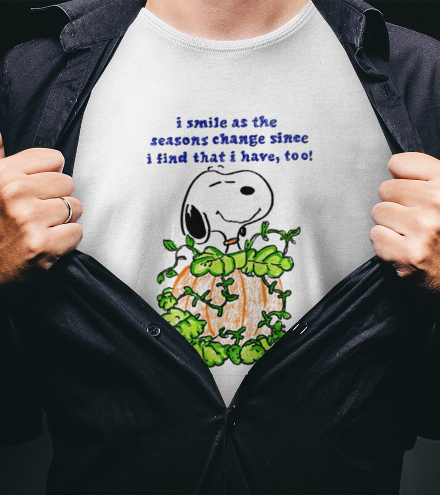 I Smile As The Seasons Change I Find That I Have Too Snoopy Pumpkin T-Shirt