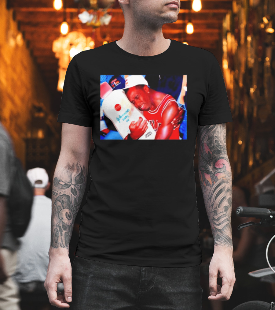 Sean Diddy Combs Johnson's Baby Oil Chicago Bulls Hugging Moment T-Shirt
