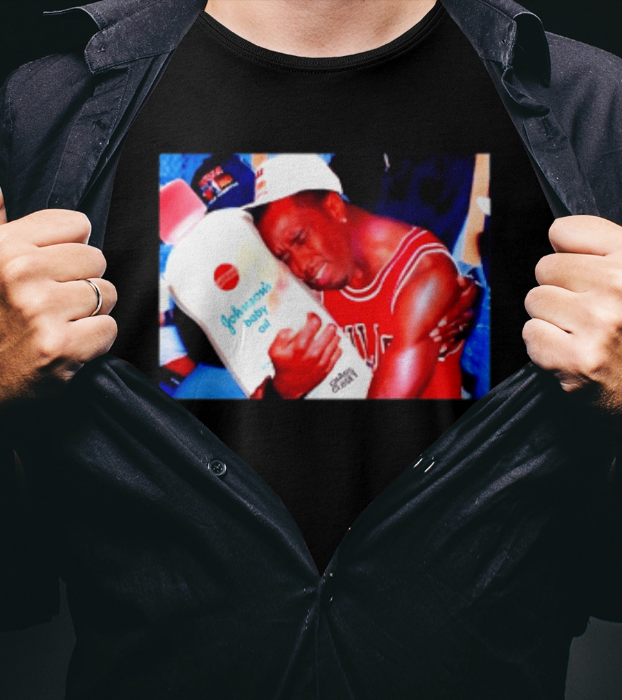 Sean Diddy Combs Johnson's Baby Oil Chicago Bulls Hugging Moment T-Shirt