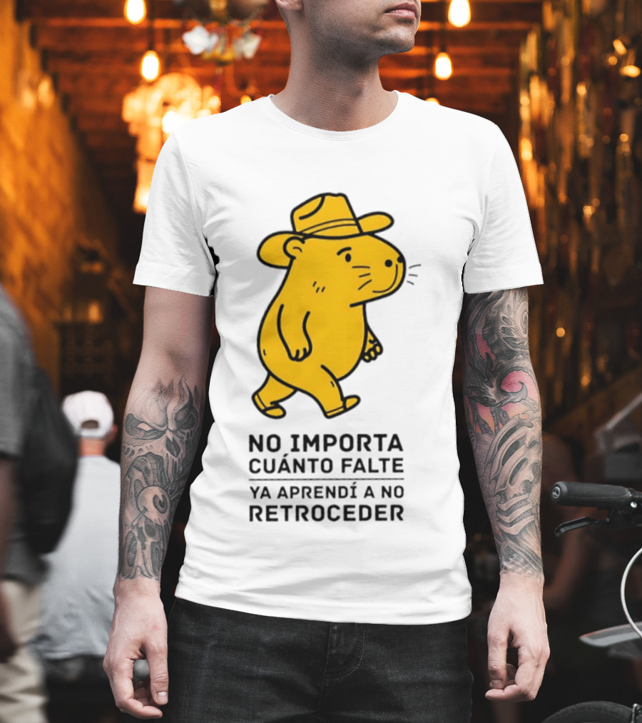 Capybara No Importa Cuánto Falte Ya Aprendí A No Retroceder Sombrero Amarillo T-Shirt