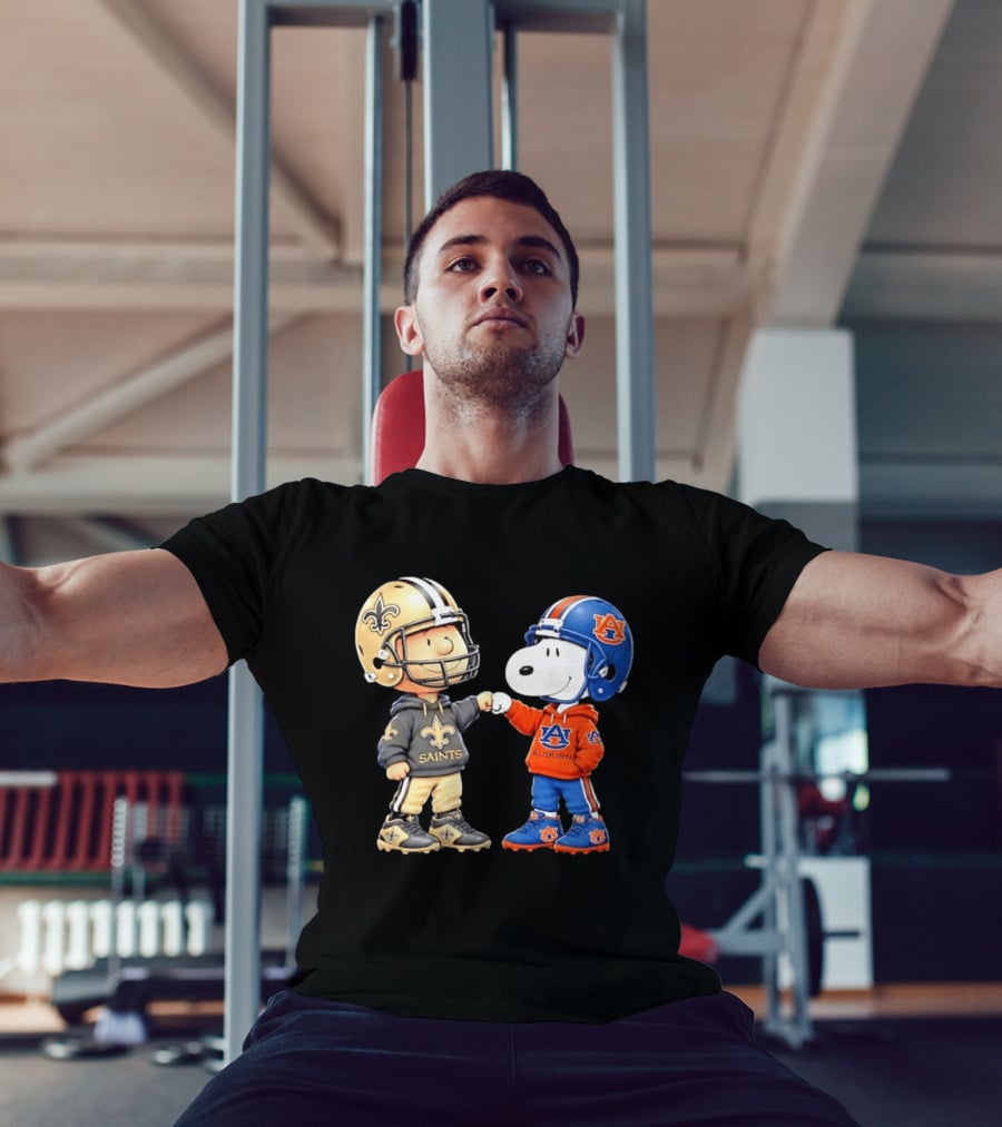 Charlie Brown Saints And Snoopy Auburn Tigers Fist Bump Football T-Shirt