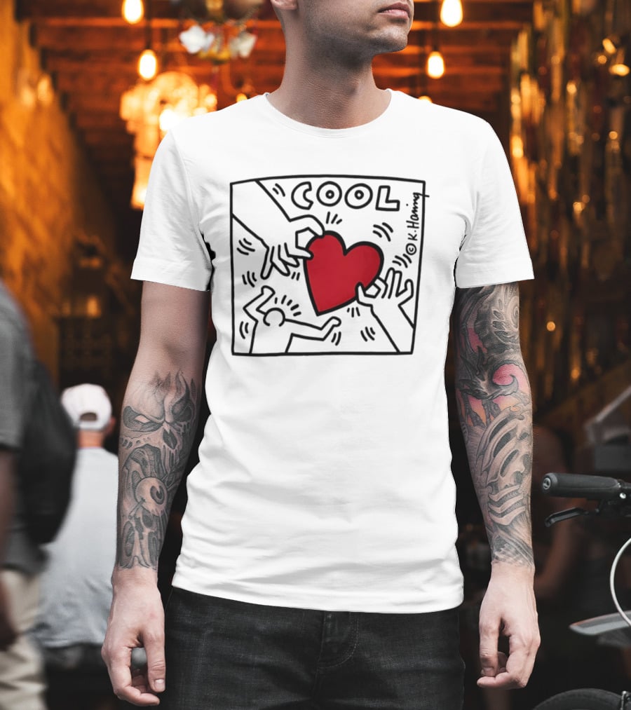Keith Haring Cool Red Heart Two People Holding Hands Art 90s T-Shirt