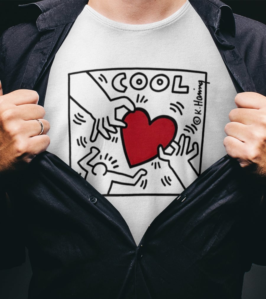Keith Haring Cool Red Heart Two People Holding Hands Art 90s T-Shirt
