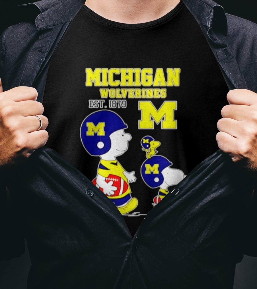 Michigan Wolverines EST 1879 Snoopy Charlie Brown Football Iconic M T-Shirt