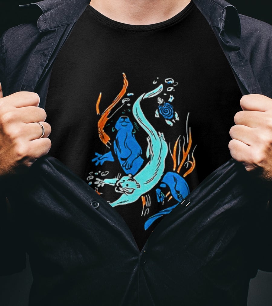 Swimming Otters Sea Life Ocean Nature Wildlife Playful Underwater Scene T-Shirt