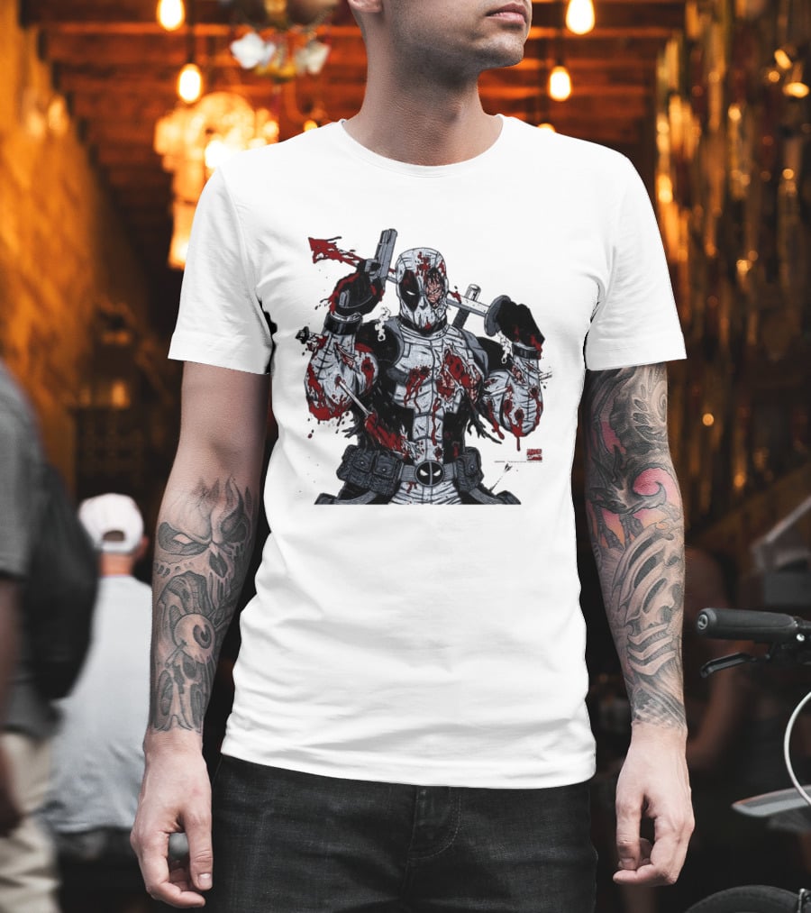 Deadpool Battle Damaged Bloody Swords Katana Gunner Comics Hero T-Shirt