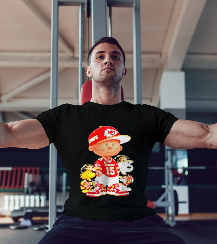 Peanuts Chiefs Patrick Mahomes Football Kansas City Charlie Brown Snoopy Woodstock T-Shirt