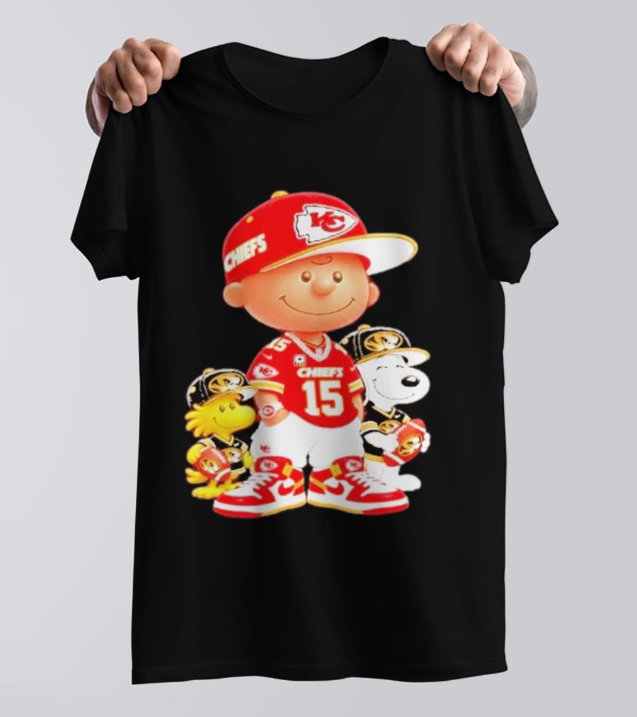 Peanuts Chiefs Patrick Mahomes Football Kansas City Charlie Brown Snoopy Woodstock T-Shirt