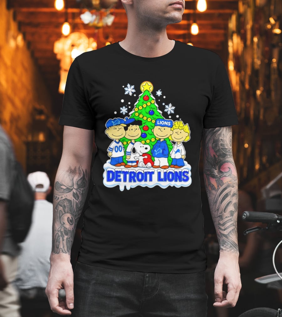 Peanuts Christmas Tree Detroit Lions Team Snoopy Woodstock T-Shirt