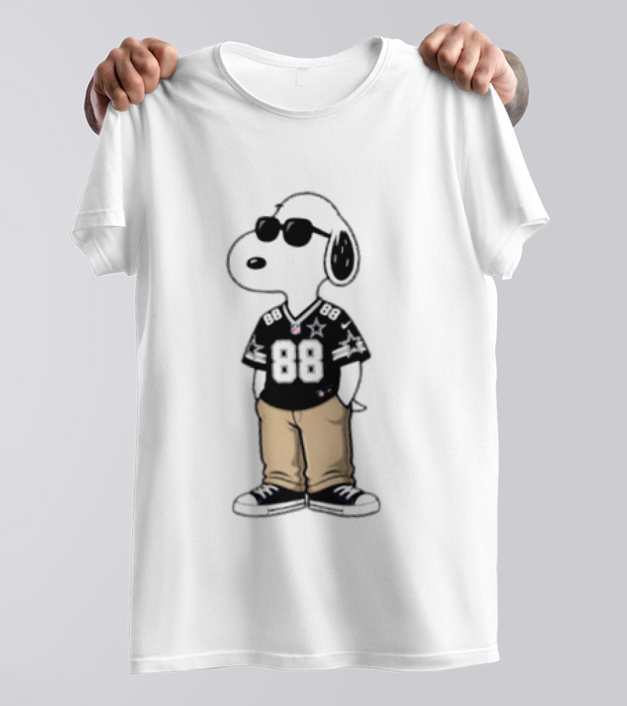 Snoopy Dallas Cowboys 88 Jersey Sunglasses 2026 Football Collaboration T-Shirt