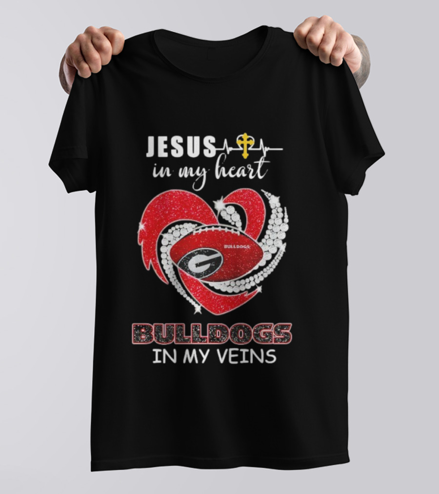 Jesus In My Heart Bulldogs In My Veins Diamond Heart T-Shirt
