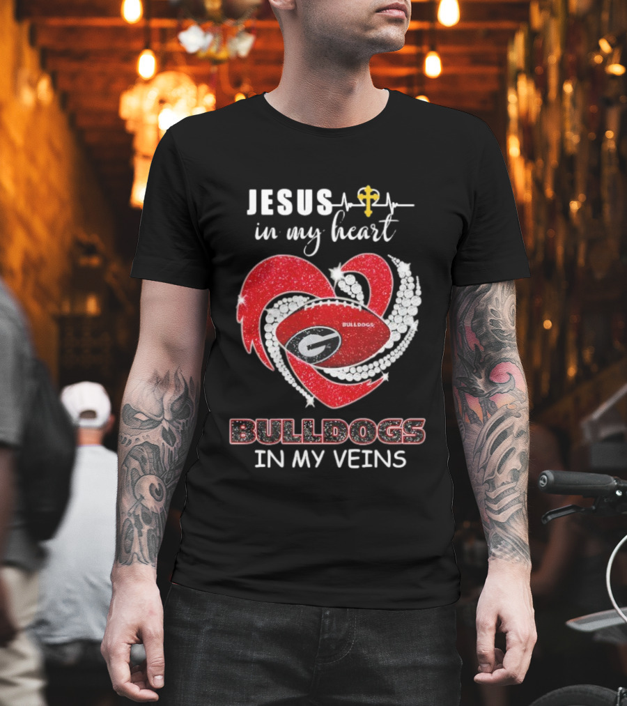 Jesus In My Heart Bulldogs In My Veins Diamond Heart T-Shirt