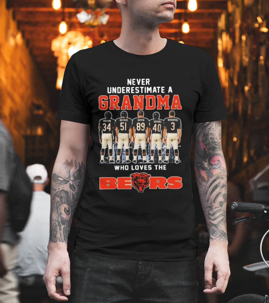 Never Underestimate A Grandma Who Loves The Chicago Bears Payton Butkus Ditka Sayers Singletary T-Shirt