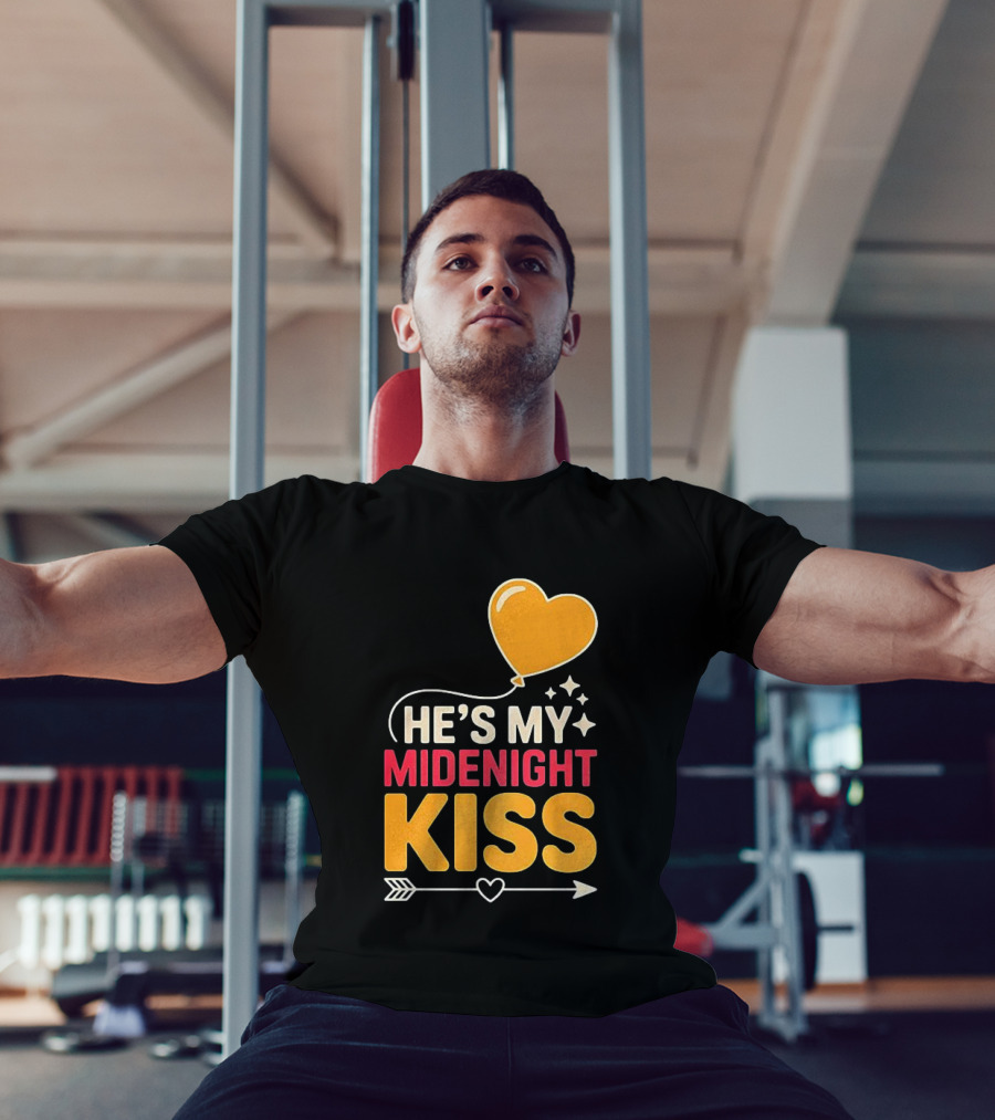 Happy New Year Midnight Kiss Heart Balloon And Arrow T-Shirt