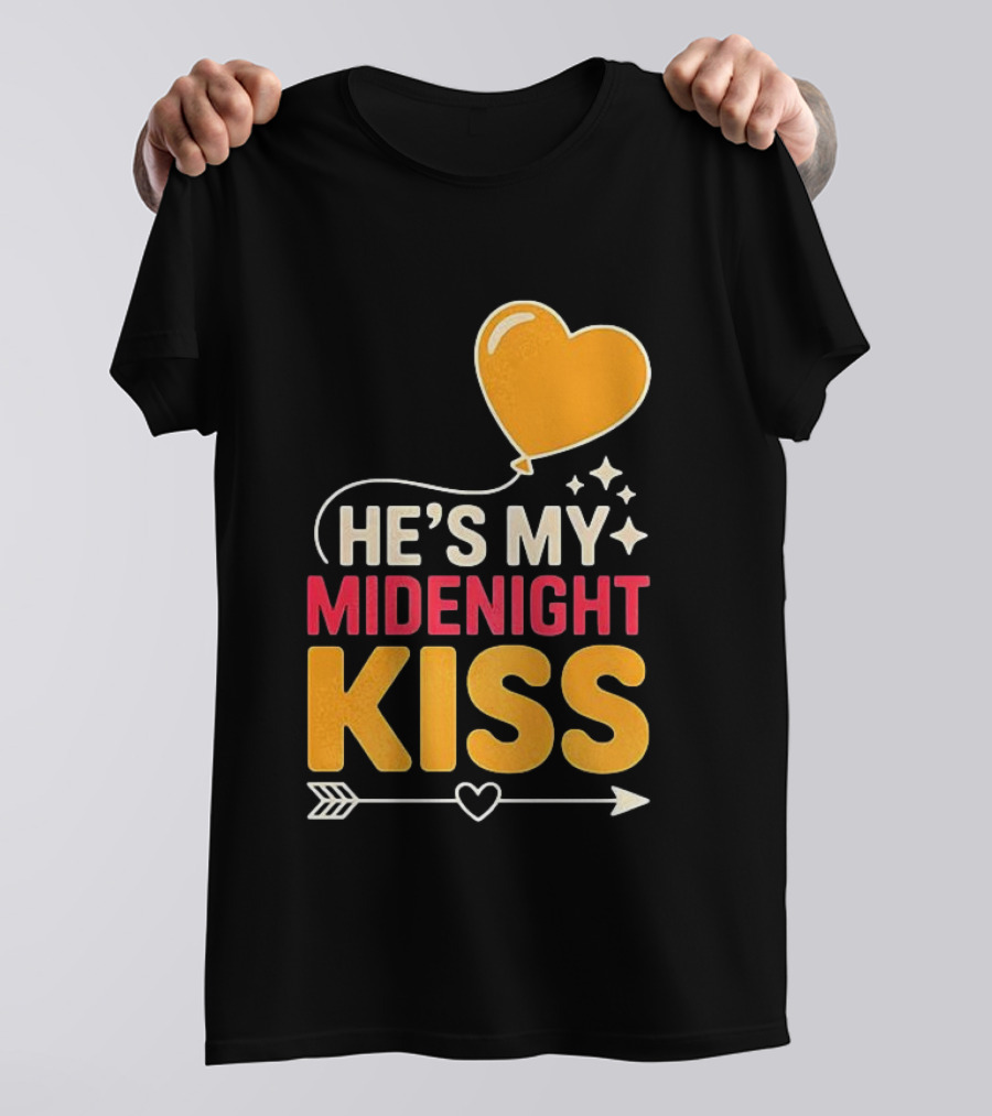 Happy New Year Midnight Kiss Heart Balloon And Arrow T-Shirt