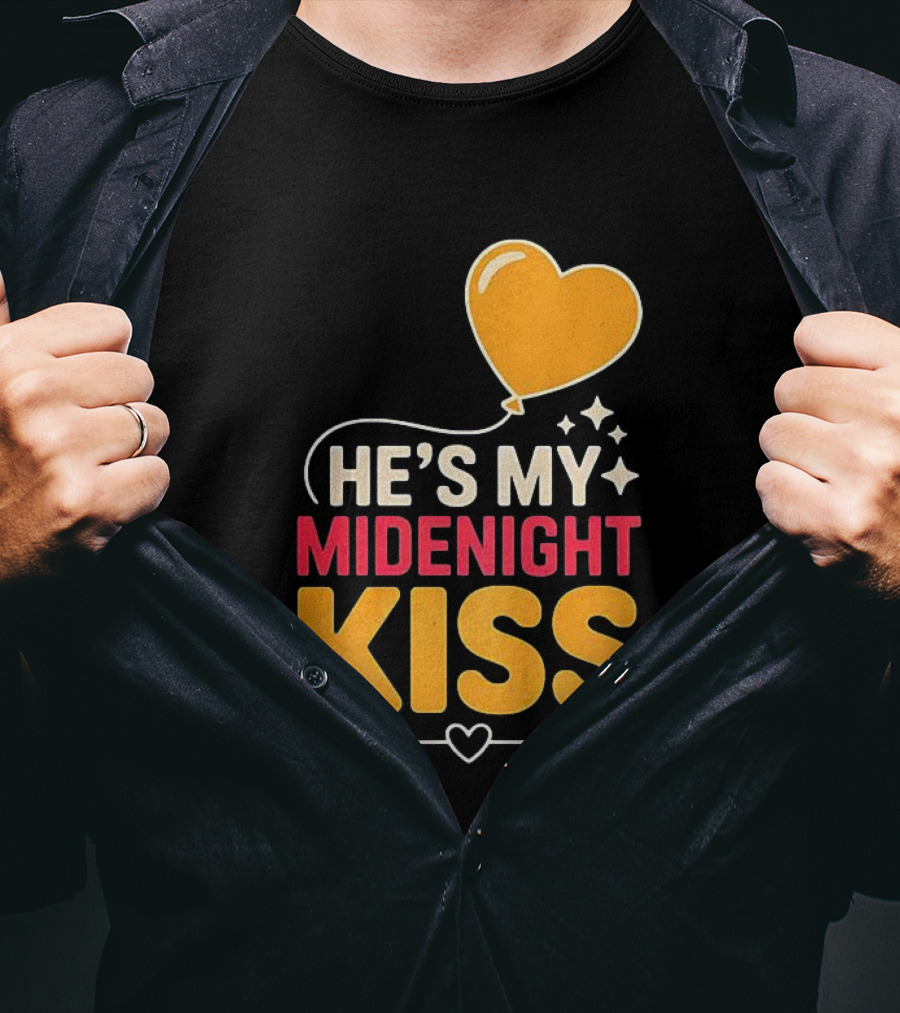 Happy New Year Midnight Kiss Heart Balloon And Arrow T-Shirt