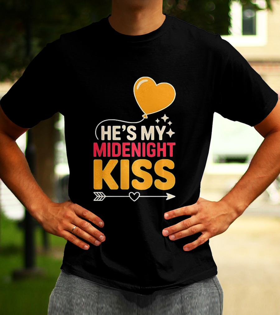 Happy New Year Midnight Kiss Heart Balloon And Arrow T-Shirt