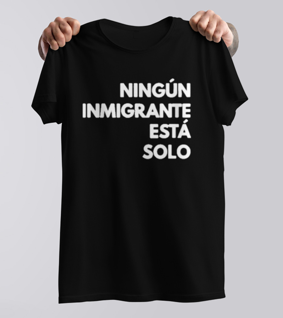 Mina Kimes Ningún Inmigrante Está Solo Message T-Shirt