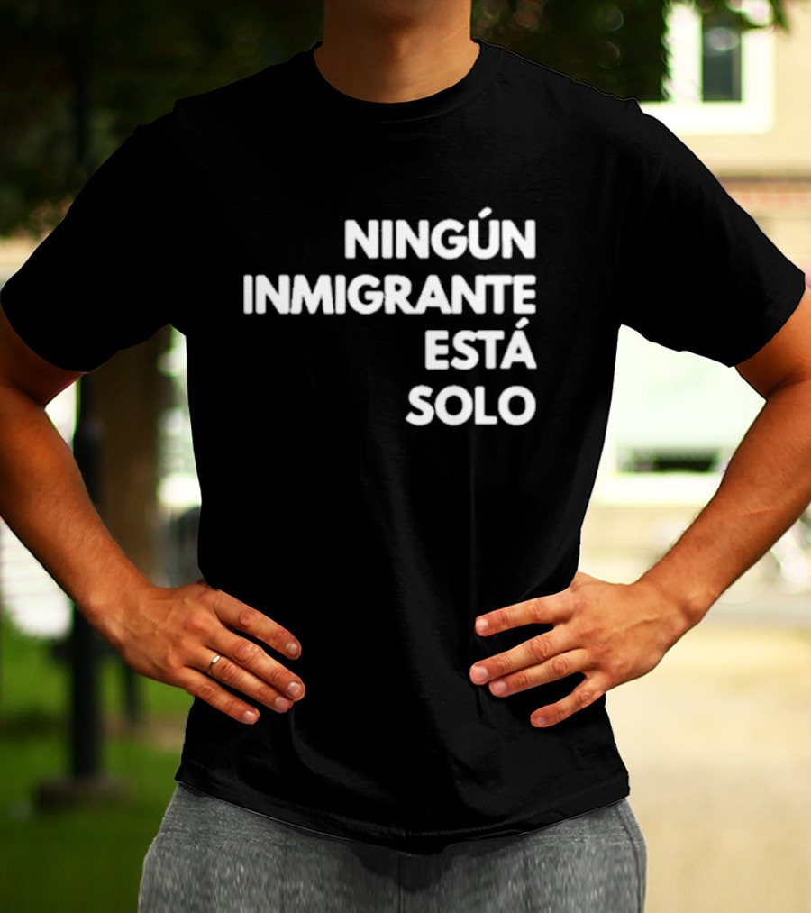 Mina Kimes Ningún Inmigrante Está Solo Message T-Shirt