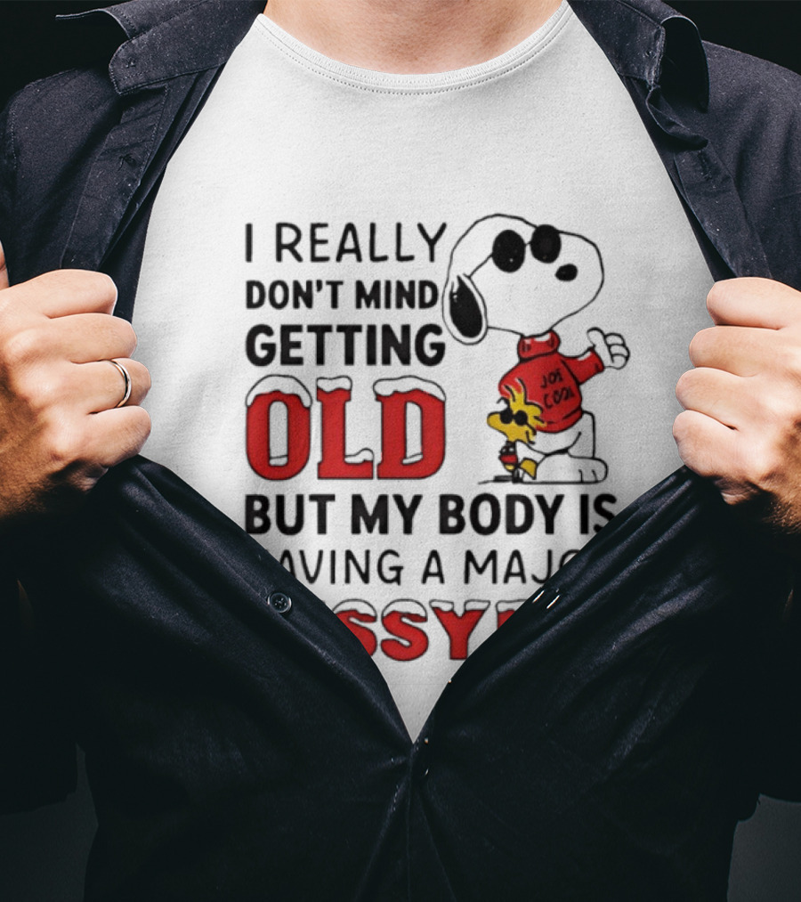 I Really Don't Mind Getting Old But My Body Is Having A Major Hissyfit Joe Snoopy T-Shirt
