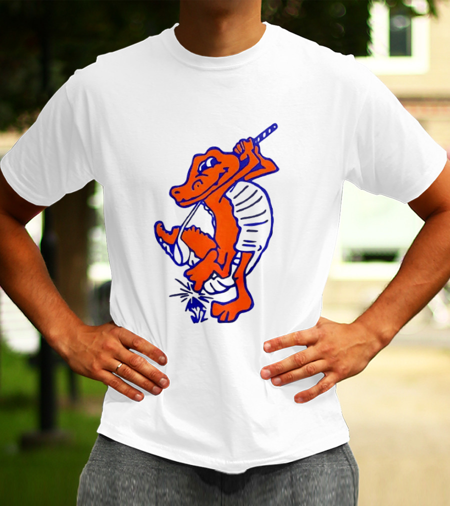 Swinging Gator Vintage Cartoon Playing Golf T-Shirt