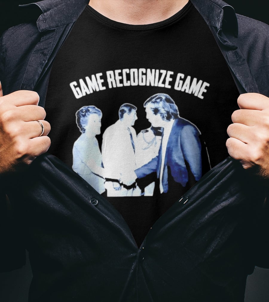 Game Recognize Game Donald Trump Shakes Hands With Ronald Reagan T-Shirt
