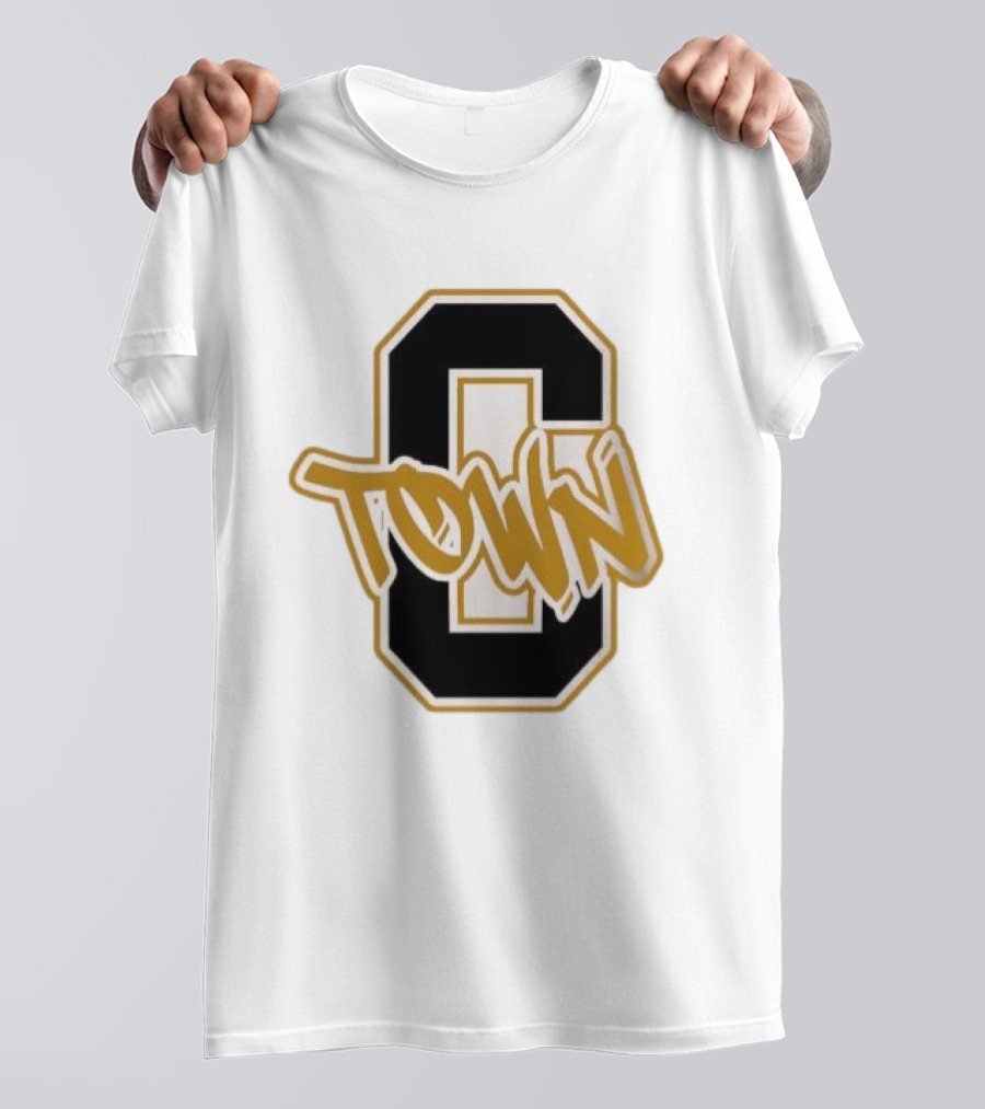 O Town Vintage Varsity Style בצ פjfgh T-Shirt