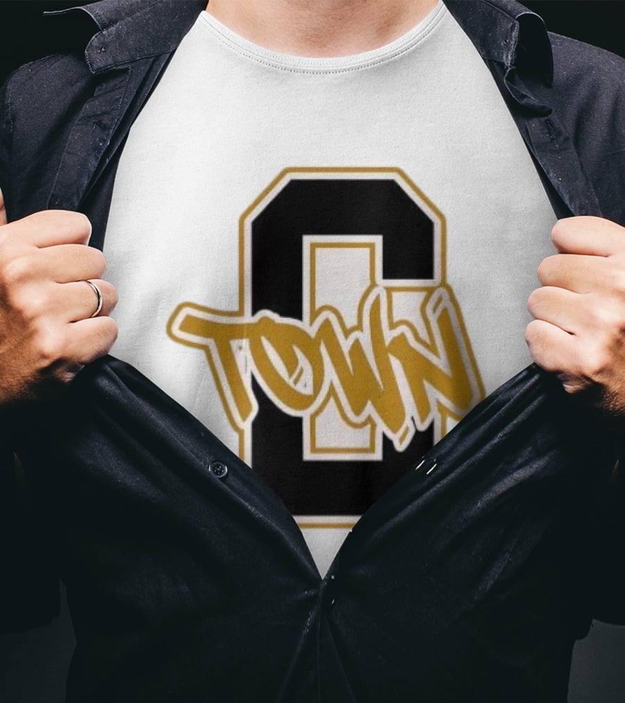 O Town Vintage Varsity Style בצ פjfgh T-Shirt