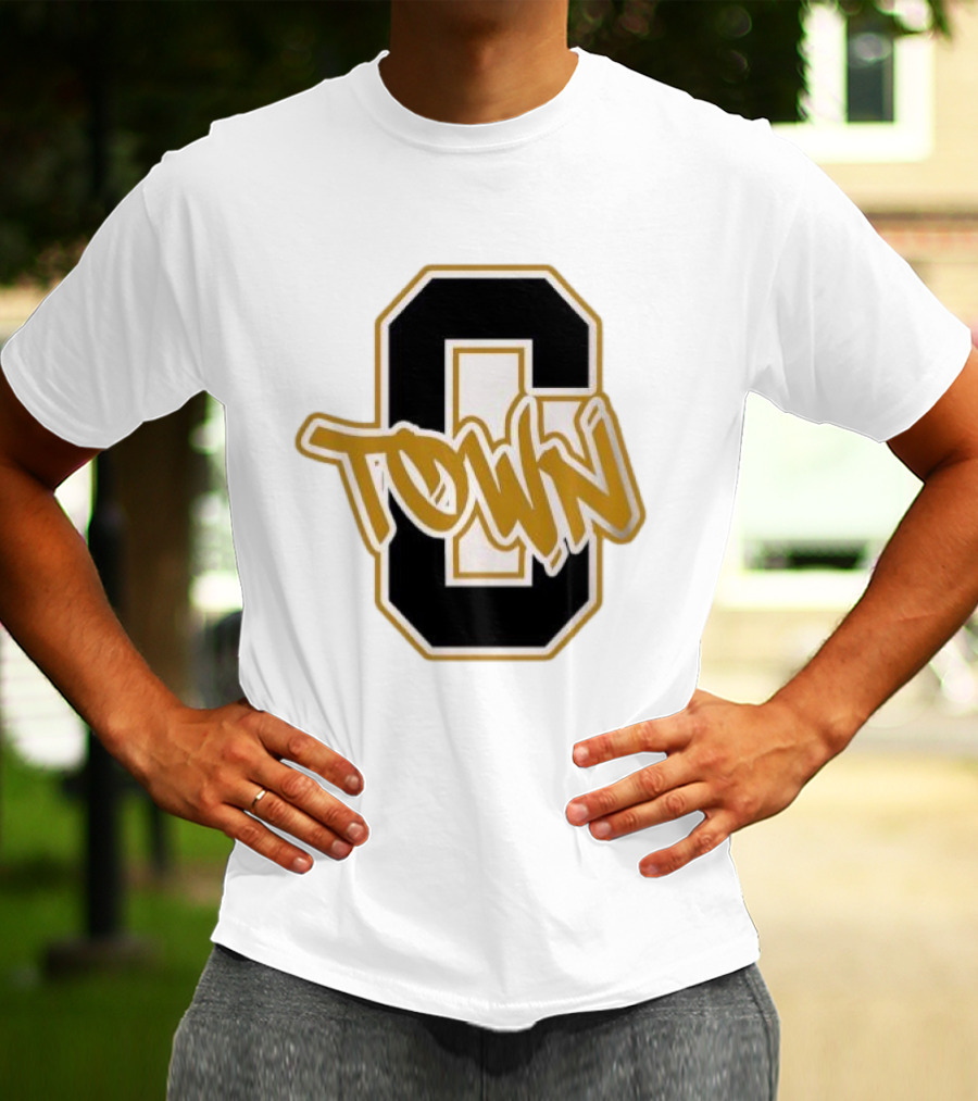 O Town Vintage Varsity Style בצ פjfgh T-Shirt
