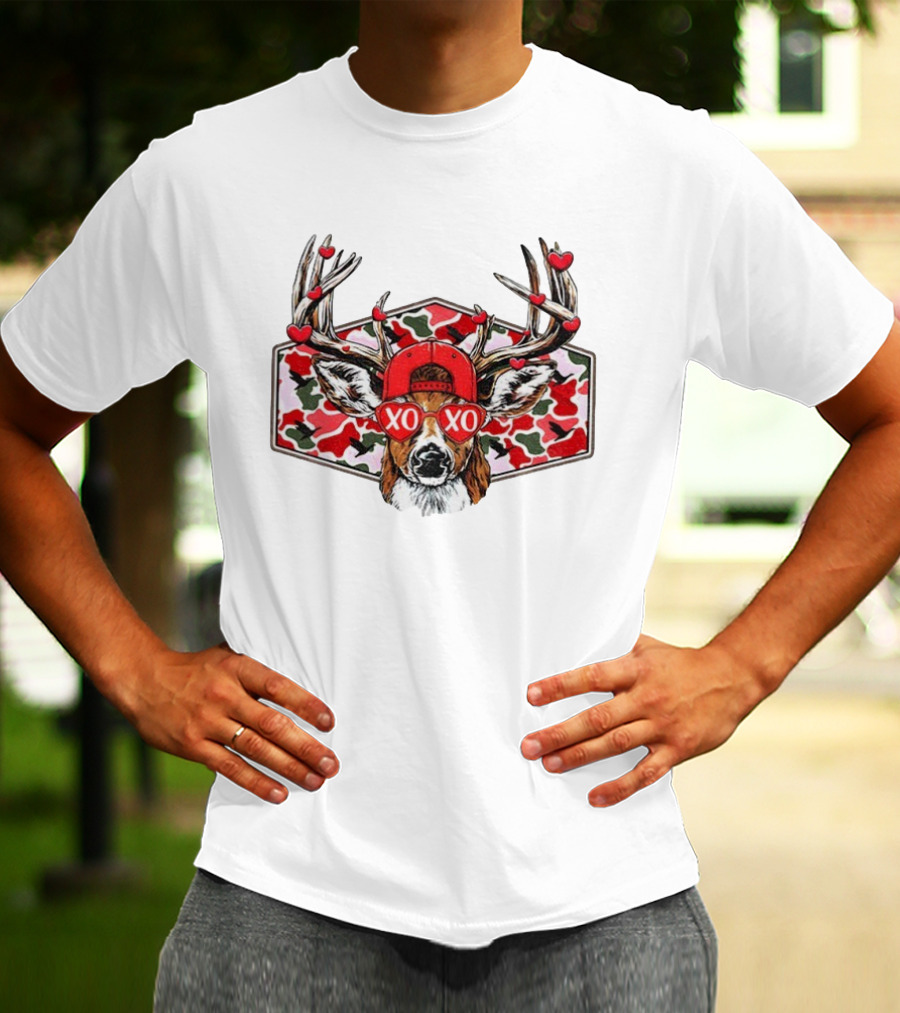Deer Hunter Valentines Day XO XO Hearts Antler Camo T-Shirt