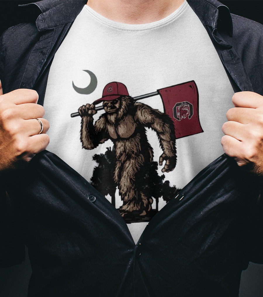 Bigfoot Carrying South Carolina Gamecocks Flag Under Moonlight T-Shirt