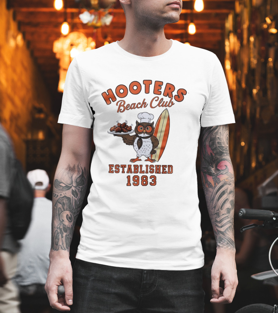 Hooters Beach Club Own Chef Chicken Legs Surfing Owl Established 1983 T-Shirt