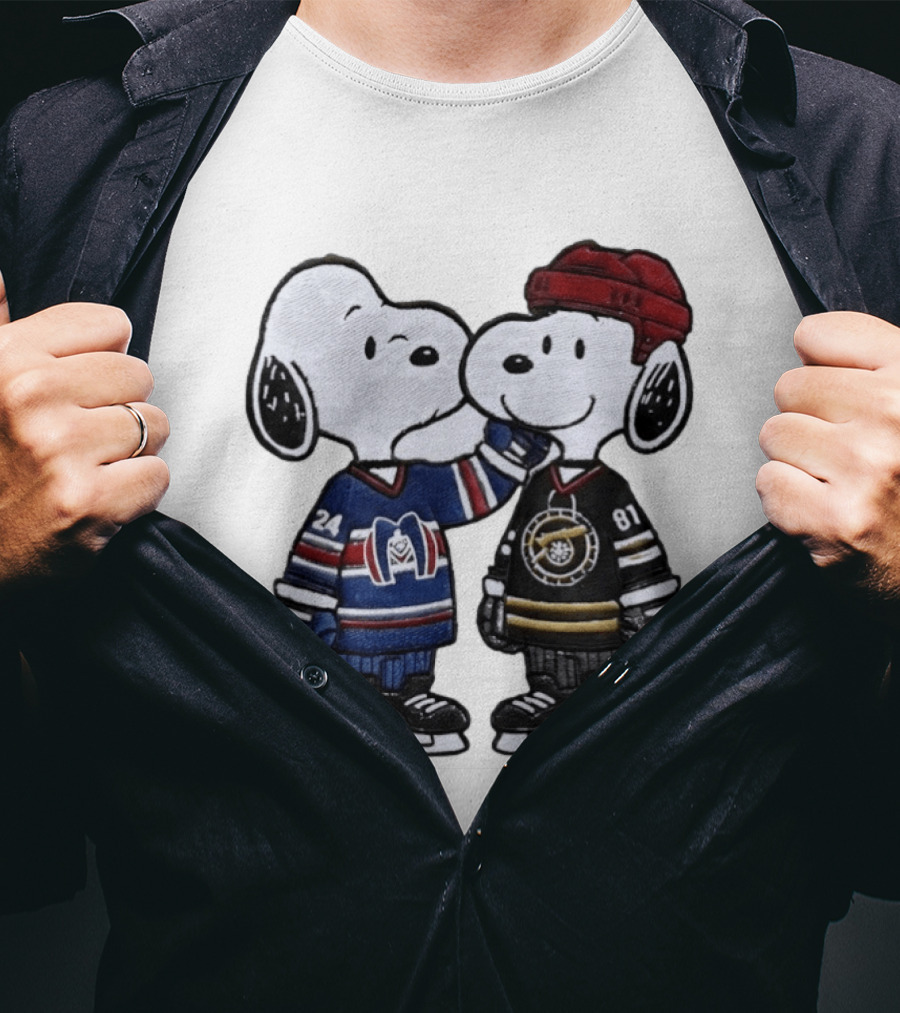 Snoopy Shane Hollander Kissing Ilya Rozanov Hockey LGBT Peanuts Charlie Brown Ice Hockey Romance Cartoon T-Shirt