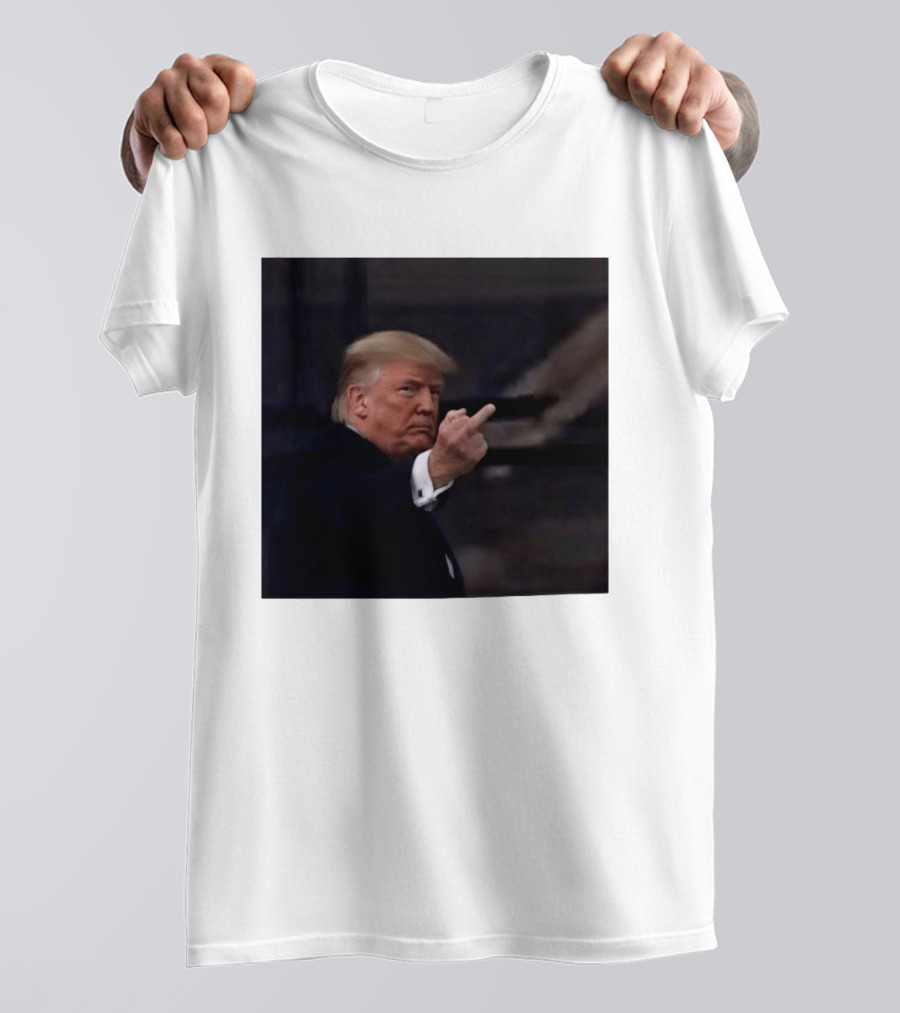 Trump Middle Finger At Heckler T-Shirt
