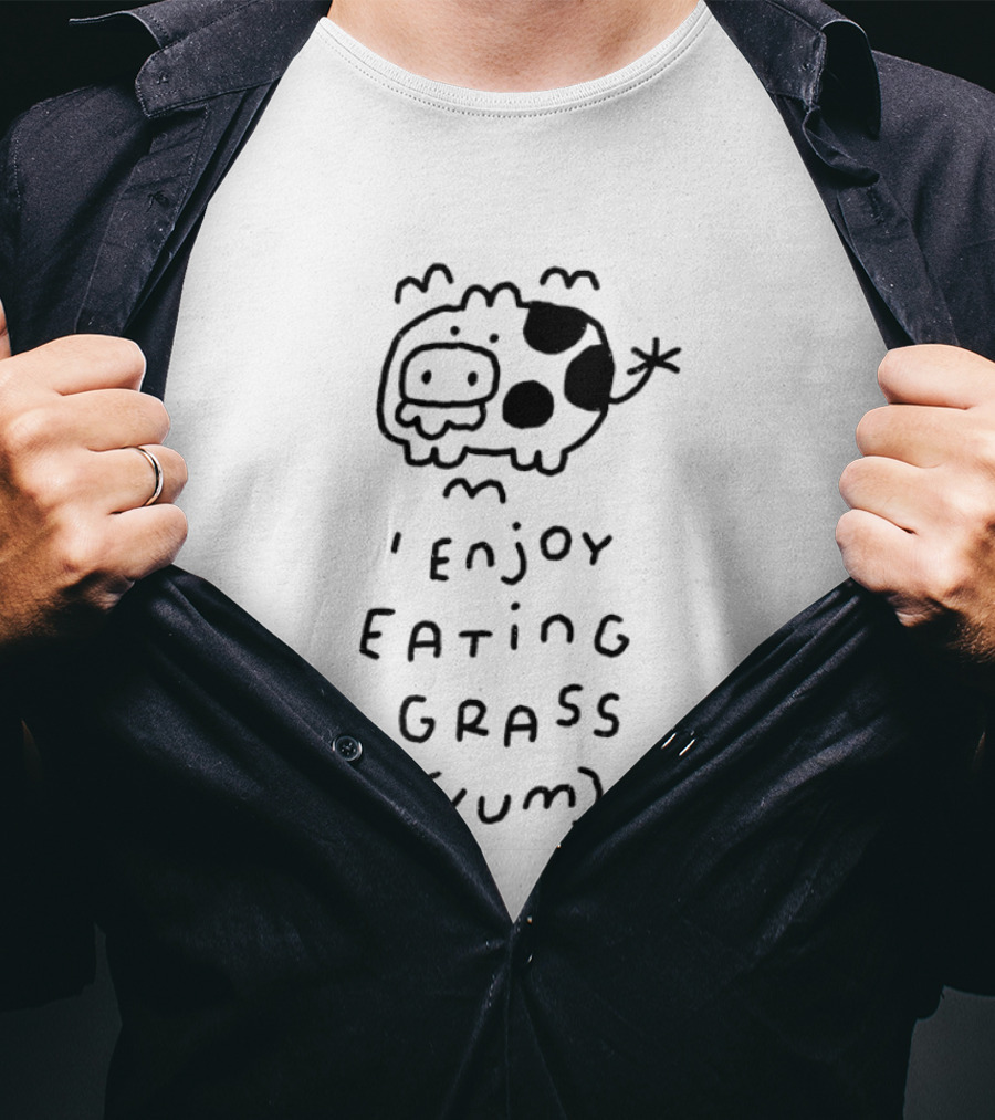 Cute Cow Enjoy Eating Grass Yum Text Cow Pattern Fun Phrase T-Shirt