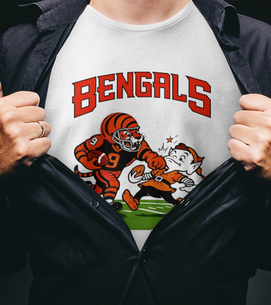 Bengals Tiger Player Tackling Browns Elf Cleveland Rivalry T-Shirt