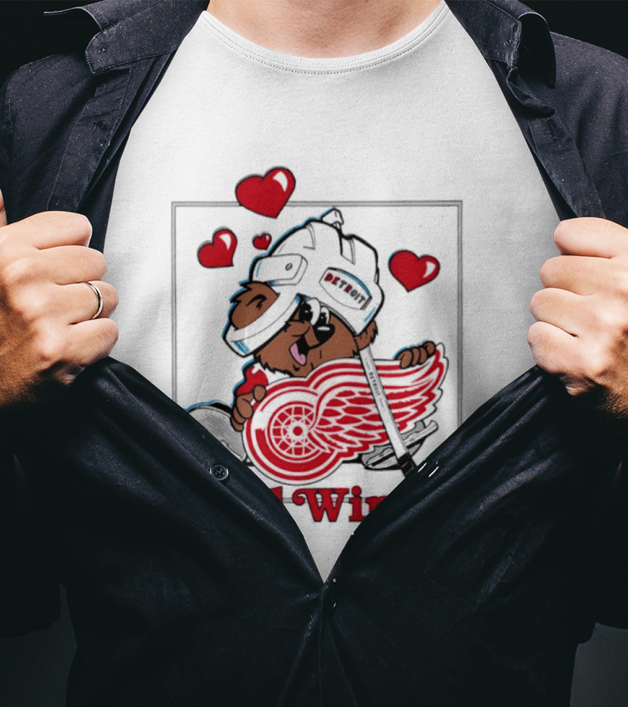 Detroit Red Wings Bear Hugging Hockey Heart With Hearts T-Shirt